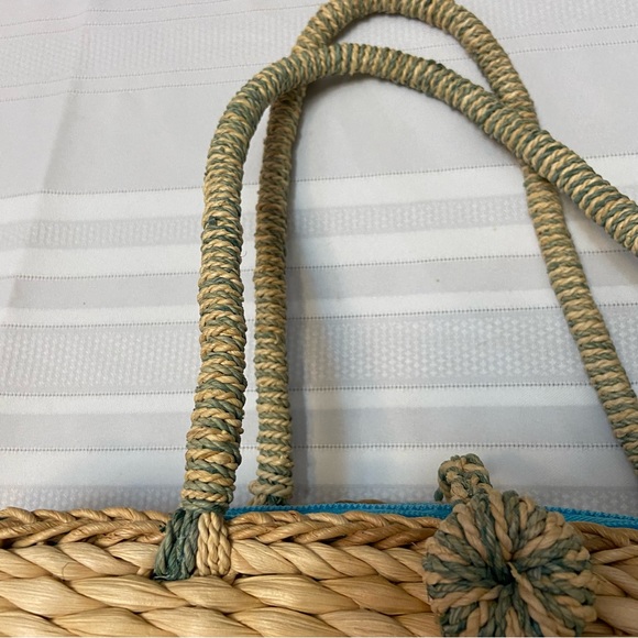 Straw Womens Tote Bag with zippered closure and interior zippered pocket EUC - Picture 6 of 10